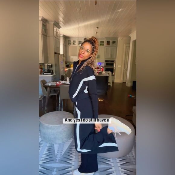 Spanx Women’s Size Large Tall AirEssentials Navy Blue Striped White Pants - Picture 9 of 16